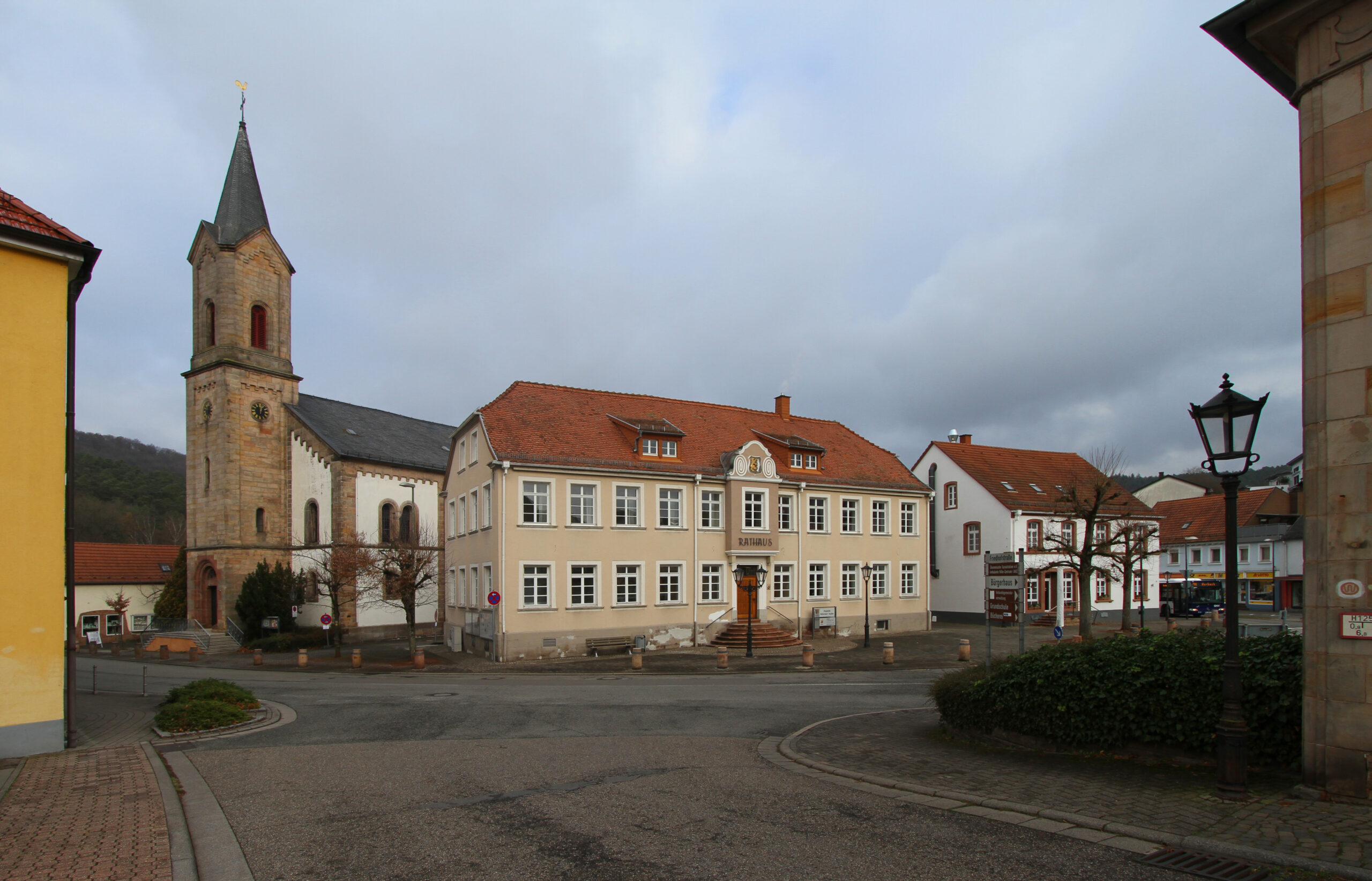 Waldfischbach protestantische 20Kirche 06 Rathaus gje